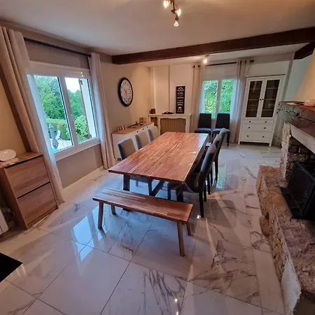 Dom wakacyjny House With Swimming Pool, Sleeps 12