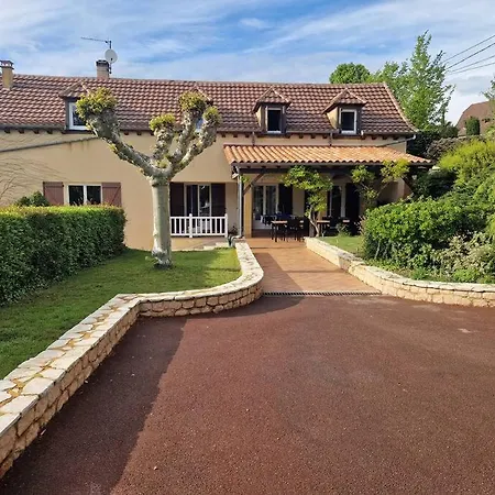 House With Swimming Pool, Sleeps 12 Dom wakacyjny
