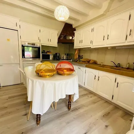 Dom wakacyjny House With Swimming Pool, Sleeps 12